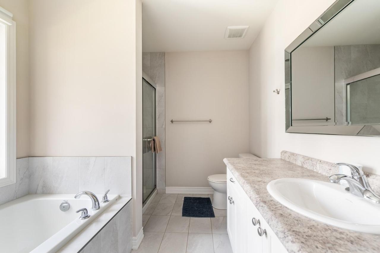 Modern Hamilton Homes Lake Ontario Shore By Globalstay Ngoại thất bức ảnh